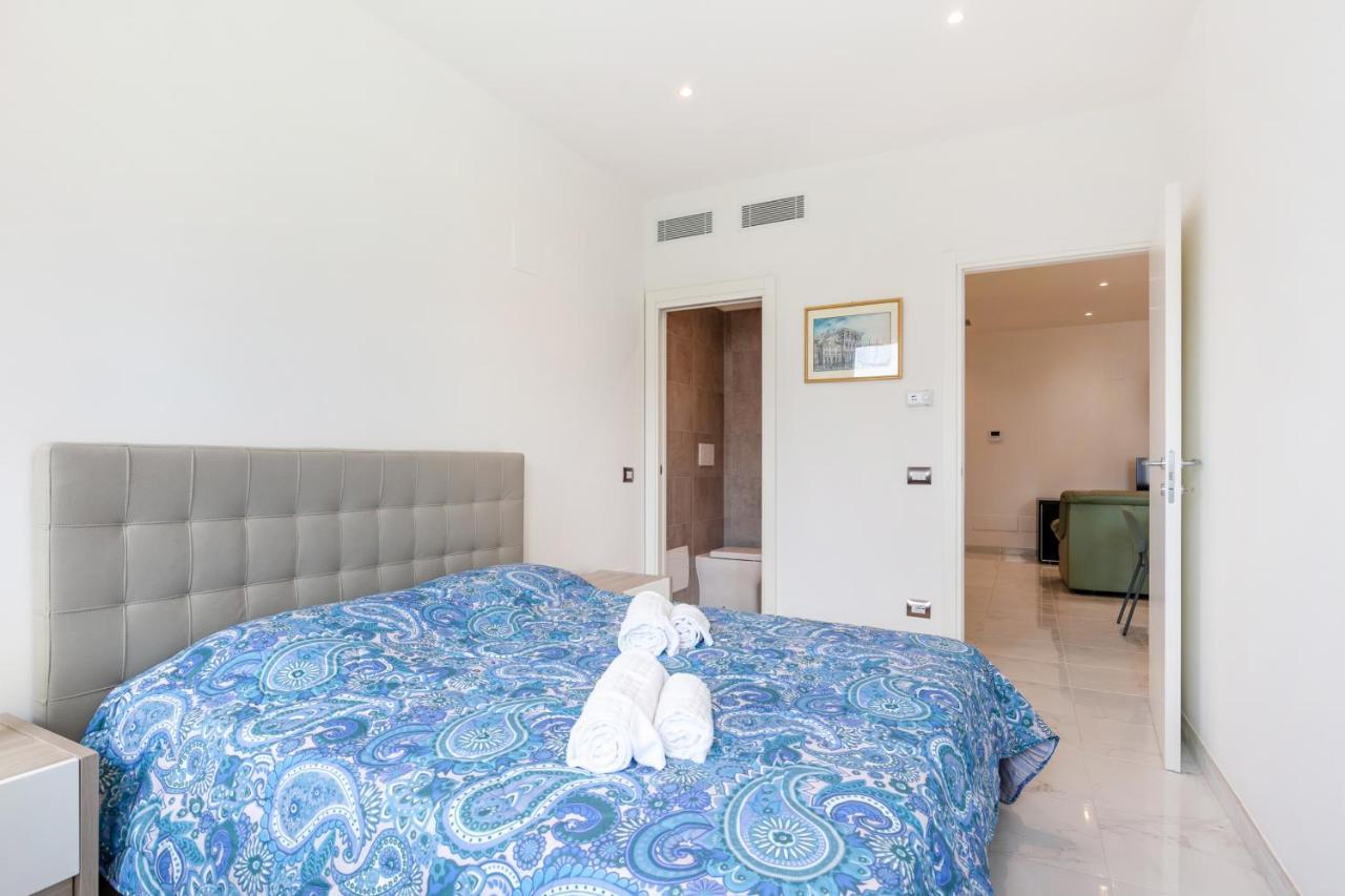 Апартаменты Seaside Flat With Swimming Pool And Private Parking Каламброне Экстерьер фото